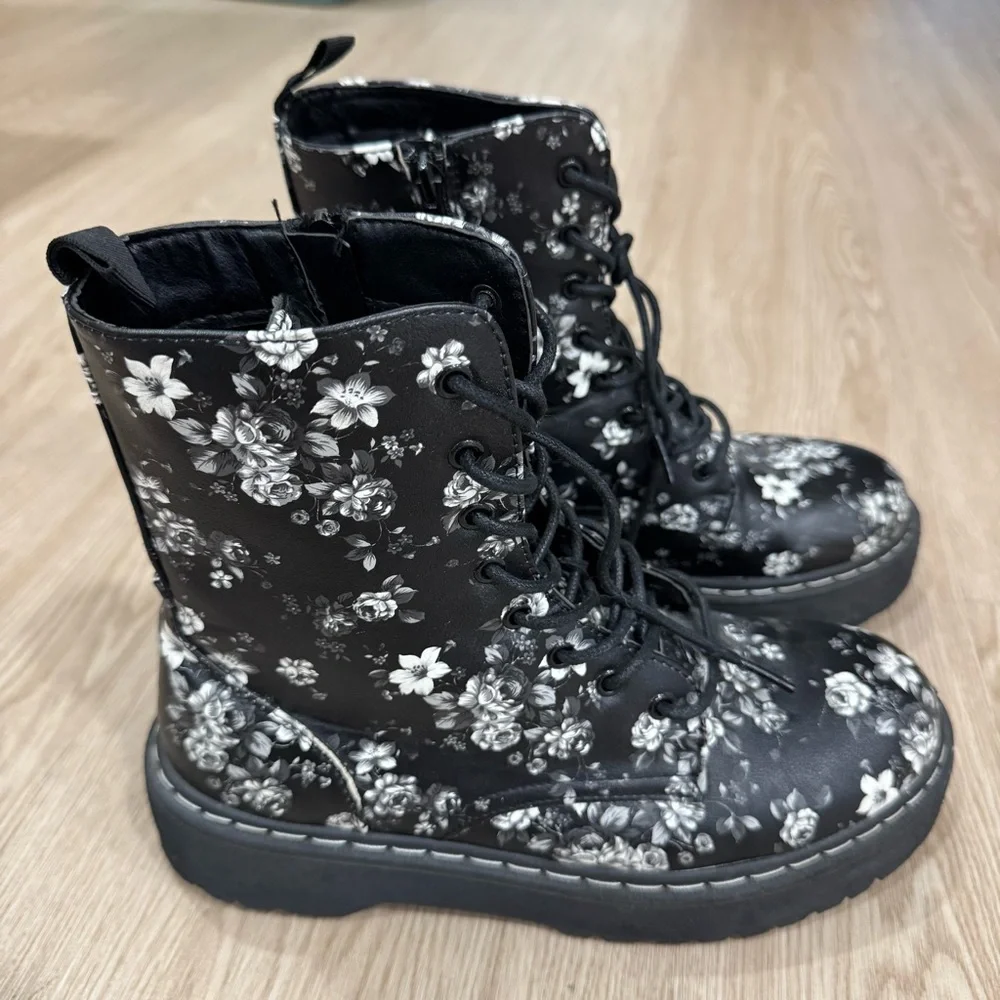 Jellypop chunky sole Floral Combat Boots_3